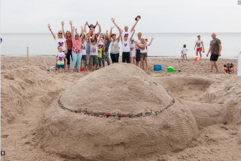 Piaskowe budowanie na plaży czyli ,,zwierzęta duże i małe